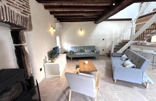 Bourbon-l'Archambault House | Gîte ressourçant avec poêle à bois et animaux admis à Bourbon-l'Archambault - FR-1-489-535