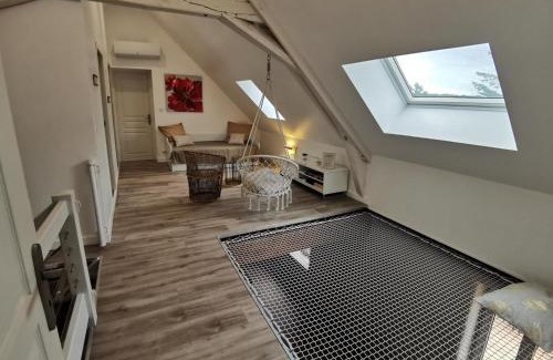 Bourbon-l'Archambault House | Gîte ressourçant avec poêle à bois et animaux admis à Bourbon-l'Archambault - FR-1-489-535