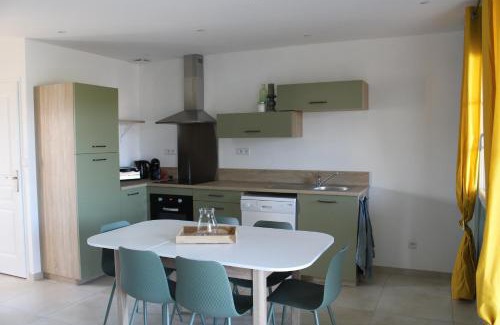 Fontenay-le-Comte House | Gîte Rose, Séjour détente et bien être en famille avec jacuzzi