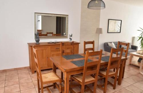 Cressanges House | Gîte rustique à Cressanges avec piscine et Wi-Fi - FR-1-489-57