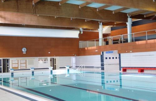 Montbrison House | Gîte rustique avec cheminée à Montbrison - FR-1-496-158