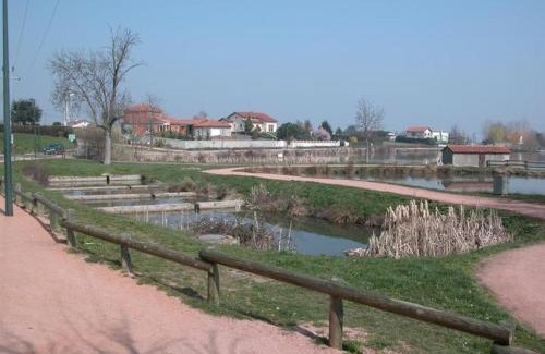 Montbrison House | Gîte rustique avec cheminée à Montbrison - FR-1-496-158