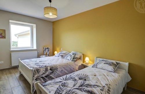 Panissieres House | Gîte spacieux à la campagne avec internet en fibre et terrasse - FR-1-496-215