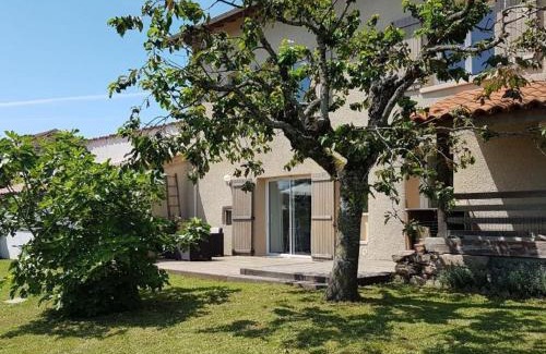 Maringes House | Gîte spacieux avec jardin clos et terrasse, Les Lilas - FR-1-496-174
