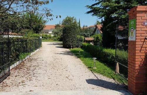 Maringes House | Gîte spacieux avec jardin clos et terrasse, Les Lilas - FR-1-496-174