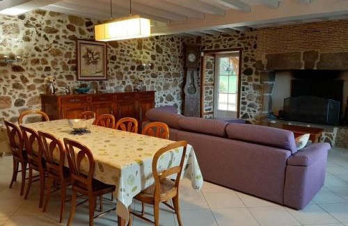Esse House | Gîte spacieux avec piscine privative, grand jardin et équipements bébé en Charente Limousine - FR-1-653-67