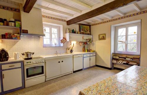 Saint-Alban-les-Eaux House | Gîte spacieux avec jardin et cheminée à Saint-Alban-les-Eaux - FR-1-496-95