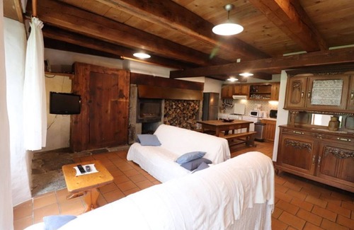 Saint-Saturnin House | Gîte ST Saturnin, Cézallier, Monts du Cantal, Santoire Valley