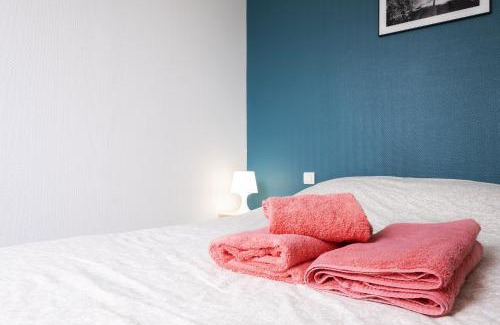 Segre Apartment | Gîte Terracotta de Segré ? cuisine ? chambre (lit queen size) ? salon