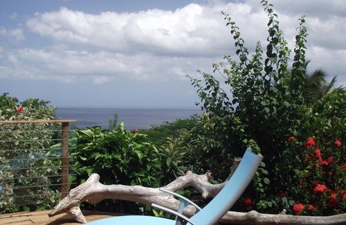 Bouillante Cottage | Gîtes AKANSYEL sea view (Blue)