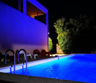 Bernis Apartment | Gîtes avec grande piscine et sa terrasse privative