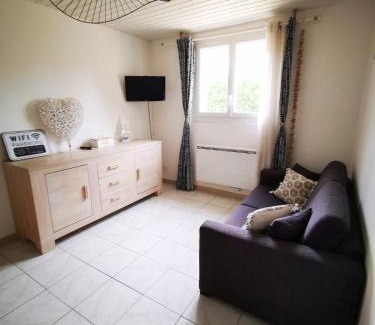 Bernis Apartment | Gîtes avec grande piscine et sa terrasse privative