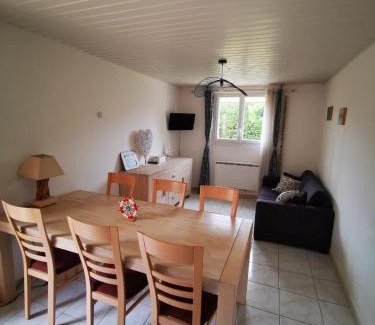 Bernis Apartment | Gîtes avec grande piscine et sa terrasse privative