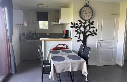 Meillard House | Gîtes Bucoliques dans le Bocage Bourbonnais avec Terrasse - FR-1-489-235