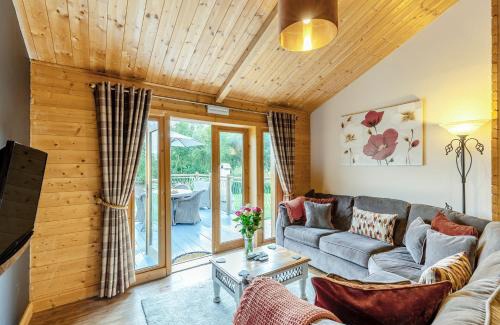 Welsh Frankton Resort | Gadlas Park Holiday Cabins