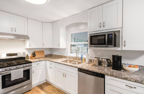 Gainesville House | Gainesville Getaway - Spacious, Fire Pit & Yard!