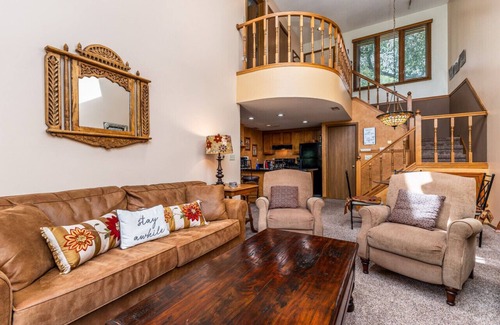 The Galena Territory House | Galena Oak Getaway near Shopping, Golfing, Hiking