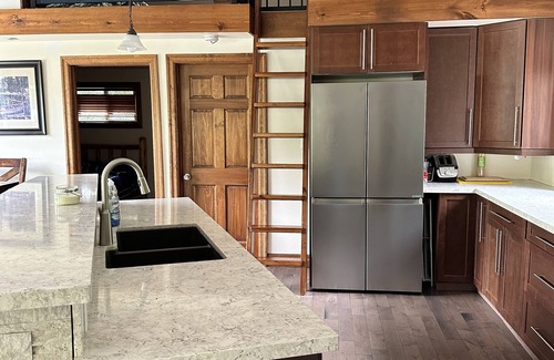 Bracebridge Cottage | Gali's Waterfront Cottage on Lake Muskoka facing south with western sunset views