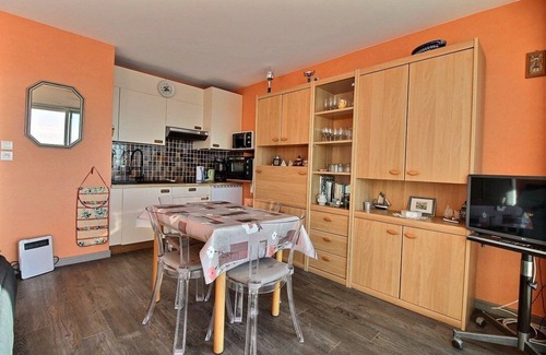 Hardelot-Plage Apartment | GALION E5 : Studio with large cabin, balcony, facing the sea, pedestrian seafront, sleeps 4