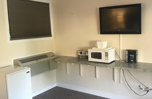 Hulls Cove Hotel | Gallagher's Travels Bar Harbor Motel & Cabins