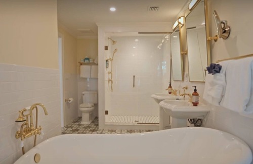 Marathon House | Galleon Suite at Grassy Flats Resort