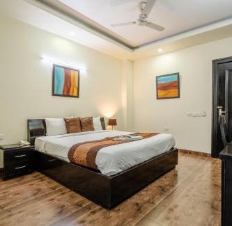 Gurugram Hotel | Galleria Inn -Galleria Market & Golf Course