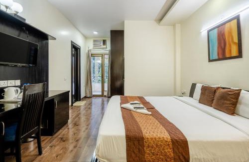 Gurugram Hotel | Galleria Inn -Galleria Market & Golf Course