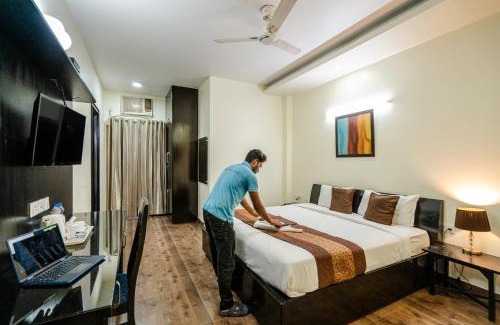 Gurugram Hotel | Galleria Inn -Galleria Market & Golf Course