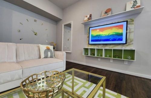 Uptown Apartment | Galleria Premium 3 Story Home Sleeps 8