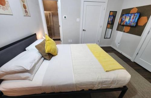 Uptown Apartment | Galleria Premium 3 Story Home Sleeps 8