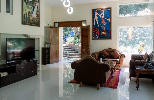 Olongapo Villa | Gallery & Garden Villas w/Jacuzzi 3BR @SBMA