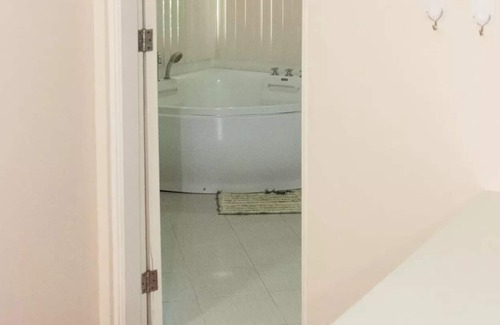 Olongapo Villa | Gallery & Garden Villas w/Jacuzzi 3BR @SBMA