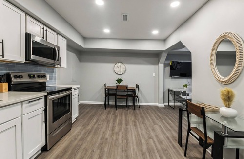 New Castle Apartment | Galloway 113 I Spacious Garden Style Retreat