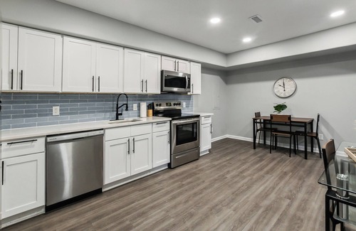 New Castle Apartment | Galloway 113 I Spacious Garden Style Retreat