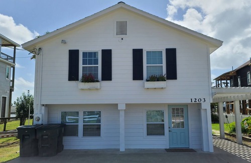 Crash Boat Basin House | Galveston bay house waterfront, Private Fishing Dock, Arcade, Near town & Beach