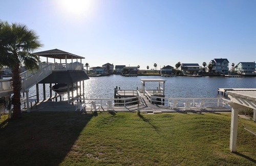 Crash Boat Basin House | Galveston bay house waterfront, Private Fishing Dock, Arcade, Near town & Beach