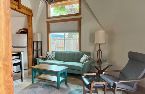 Cal Young House | Game Day Dome – Perfect for UO Games & Events