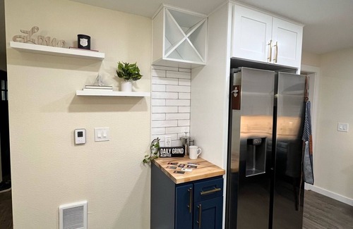 Centralia House | Game-Day Getaway! Modern Home near Downtown, Schools and Stadiums