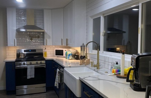 Centralia House | Game-Day Getaway! Modern Home near Downtown, Schools and Stadiums