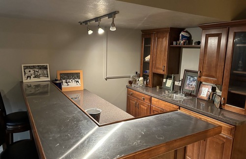 South Bend House | Game Day Retreat: Sleeps 10+ in Comfortable, Family Friendly Home