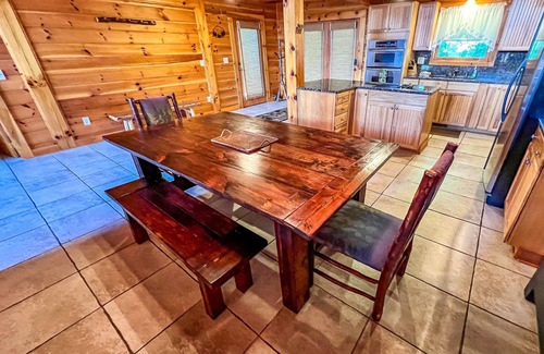 Grassy Creek Cabin | Game Nights + Mountain Sunsets: October Memories Await @ Dream Mtn Lodge!