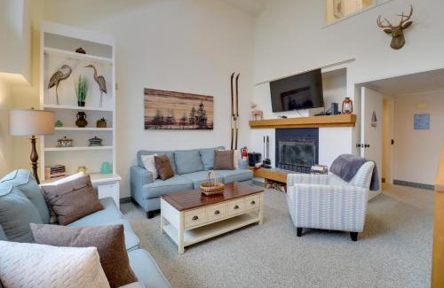 Lake Harmony Apartment | Game Room and BBQ Waterfront Lake Harmony Condo!