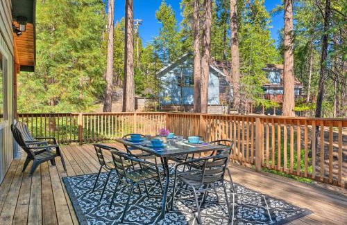 Arnold House | Game Room and Deck Oso Cozy Cabin in Arnold!