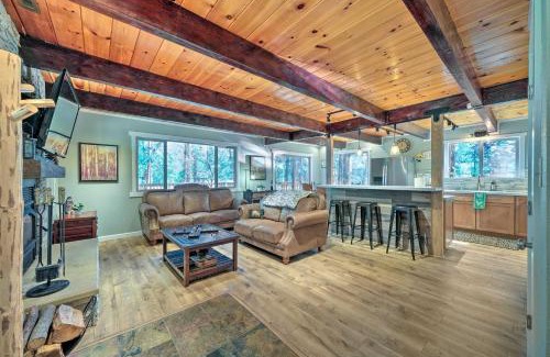 Arnold House | Game Room and Deck Oso Cozy Cabin in Arnold!