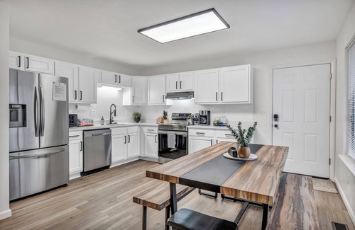 Brook Park House | Game Room.Grill.Patio - Spacious 5BR Getaway!