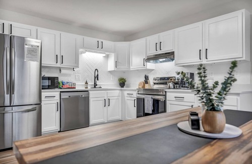 Brook Park House | Game Room.Grill.Patio - Spacious 5BR Getaway!