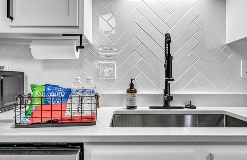 Brook Park House | Game Room.Grill.Patio - Spacious 5BR Getaway!