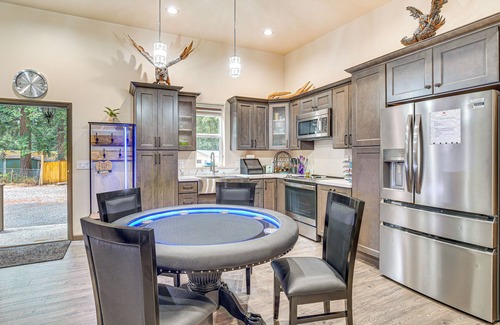 Prairie Ridge House | Game Room, Hot Tub & Mtn View: Bonney Lake Retreat
