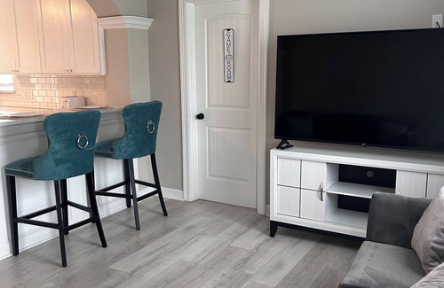 Voth House | Game room ! HUGE backyard , located in downtown Beaumont !