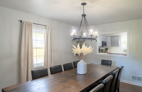 Saint Marys  Saint Joseph County House | *GameRoom*Pool*2663ft²*King Bed*65" TV*1000Mbps